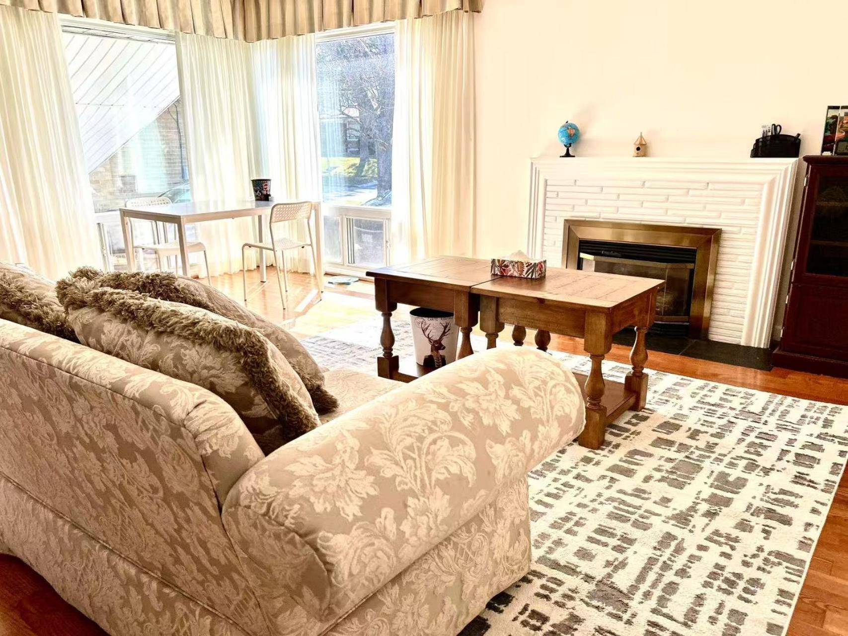 Scarborough Cozy With Double Bed Free Parking Near Stores And Transit Guest house Toronto
